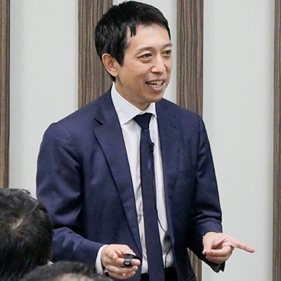 越川 慎司 氏
