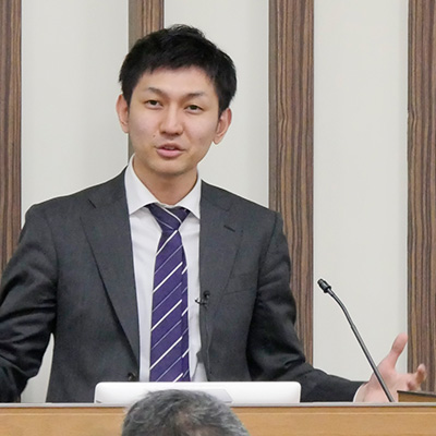 山本 築 氏