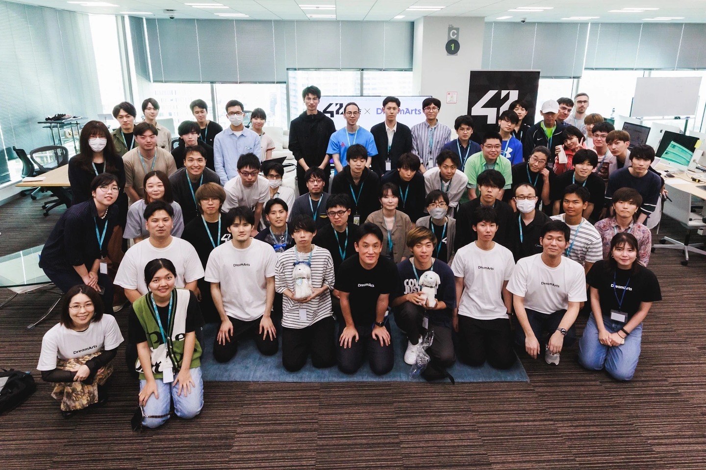 「Tuning the backend Contest 2023」終了時の集合写真（写真：野本ビキトル）